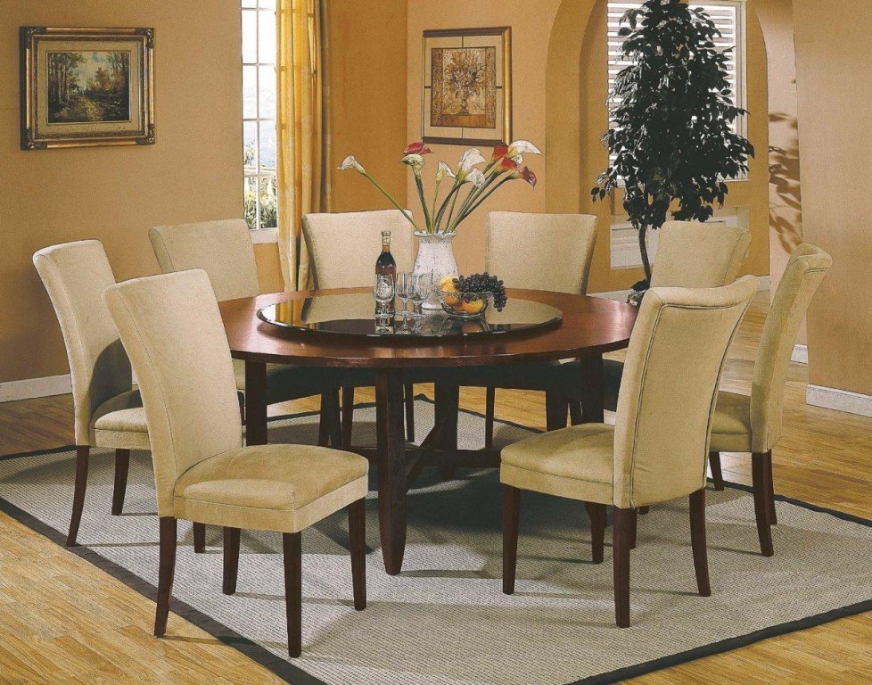 decorating round dining room table