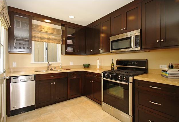 Enchanting-Traditional-Villas-Kitchen-Cabinet-Design