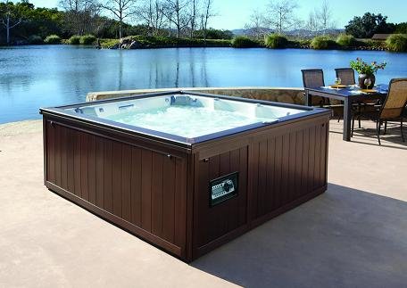 Hot Tub Style Goes for Bold