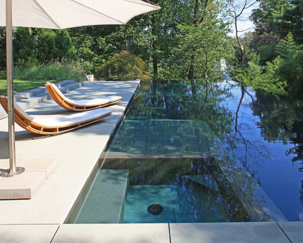 Modern-Jacuzzi-Supported-with-Patio-Umbrellas