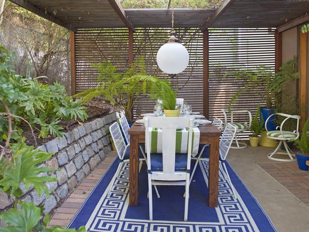 Backyard-Outdoor-Dining-Room