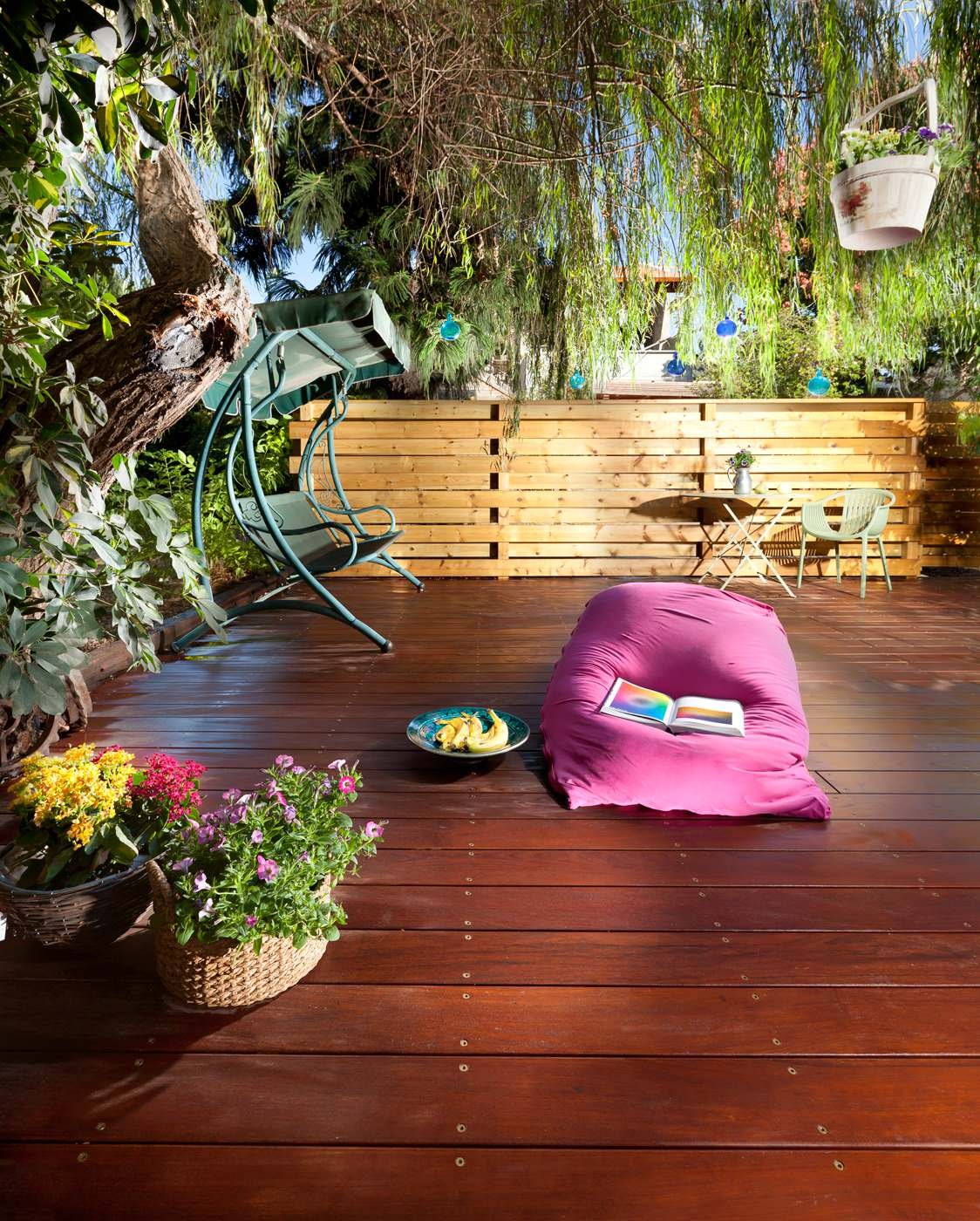 Eclectic Outdoor Furniture With Fuchia Bean Bag