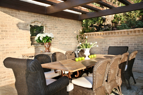 Great-Black-Paint-Color-Ideas-for-Traditional-Rattan-Outdoor-Dining-Chairs