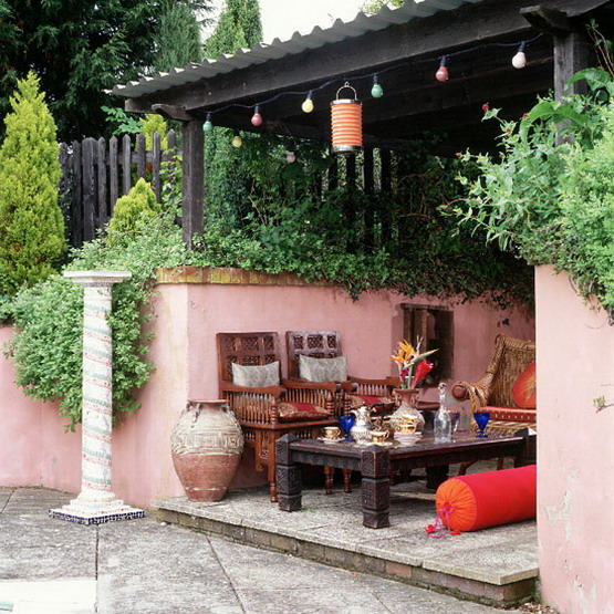 Great-Outdoor-Dining-Room-with-Wood-Furniture