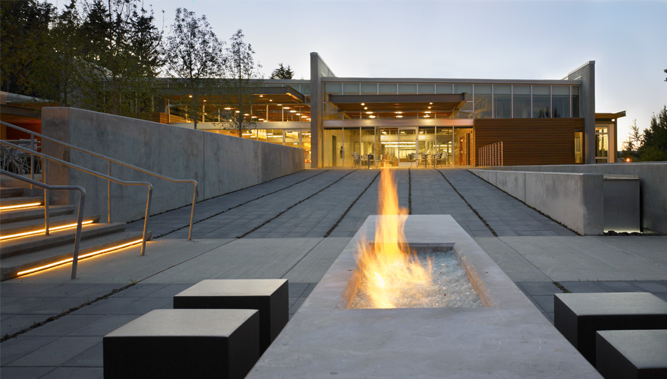 Modern-Outdoor-Fireplace-Designs-And-Pictures-Listed-In-Modern-Outdoor-Fireplaces