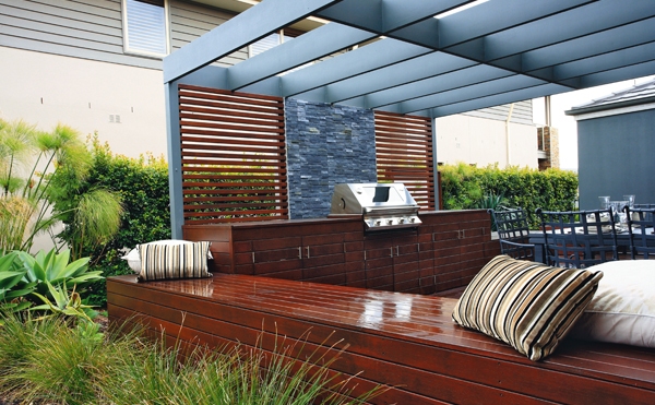 Modern outdoor entertaining space