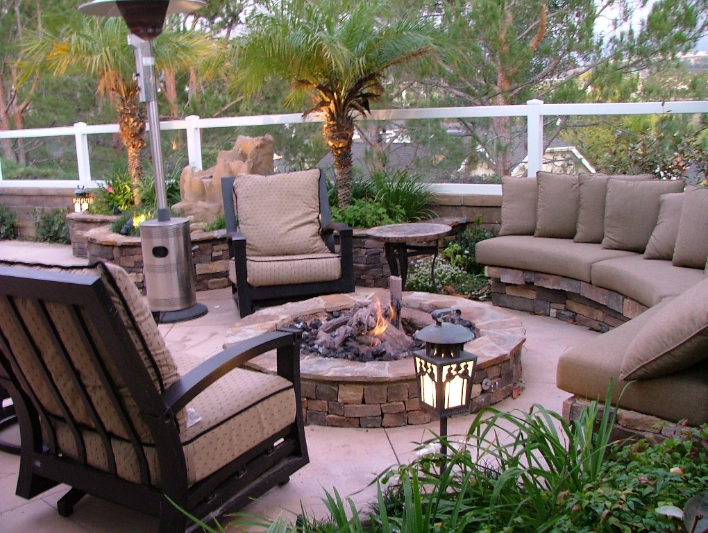 Outdoor-patio-furniture-cushions-with-fire-pit