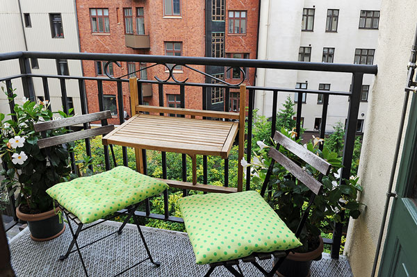 Small Balcony Designs Which Look Adorable and Inviting