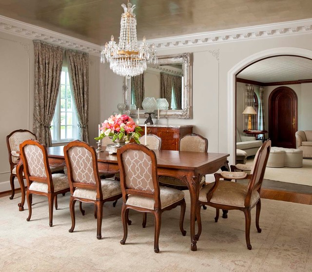 Traditional-Dining-Room-