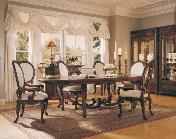 Traditional-Small-Dining-Room-Design