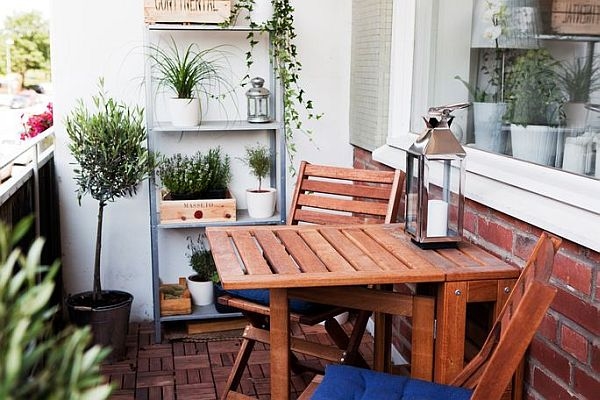 Well-designed-small-balcony