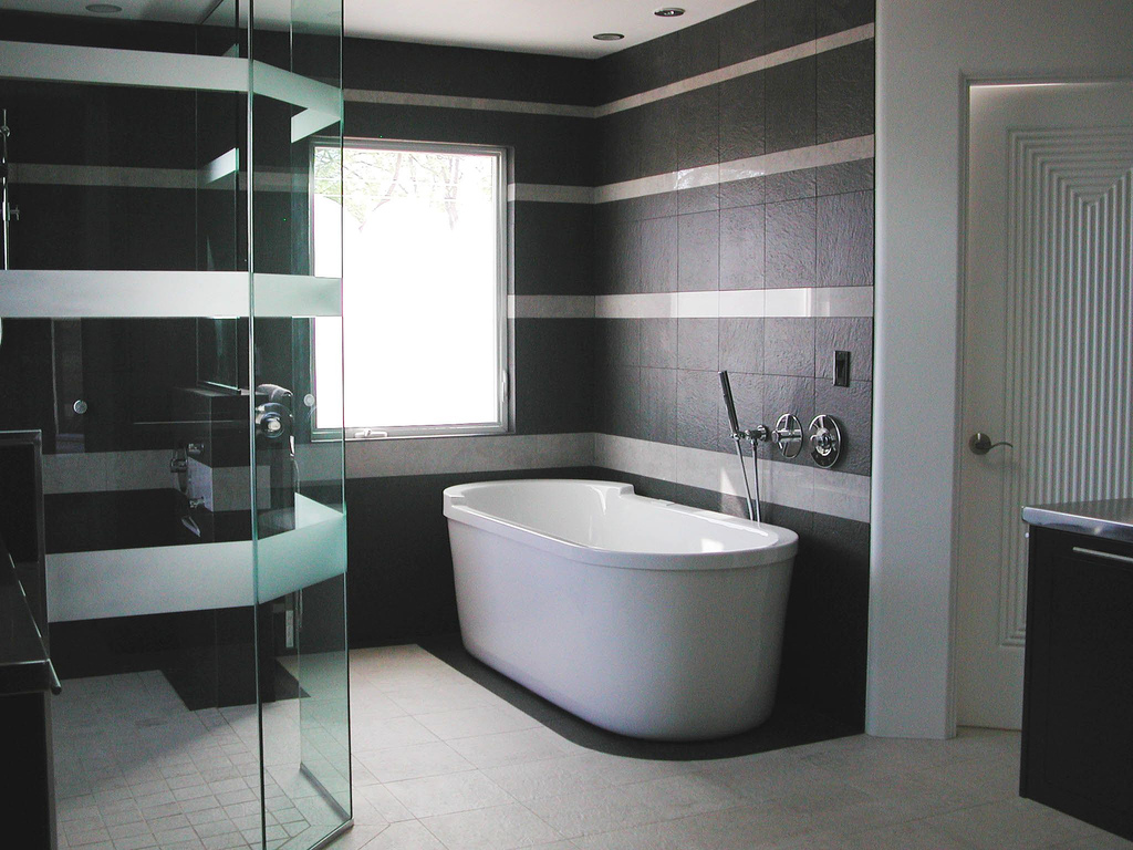 charming-modern-bathroom-with-remarkable-black-striped-white-wall-design-plus-interesting-modern-recessed-downlight-ideas
