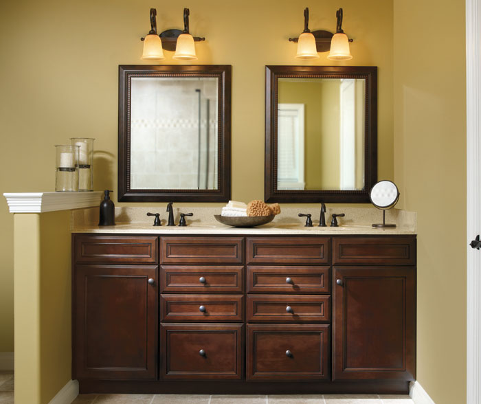 cherry_cabinets_in_traditional_bathroom