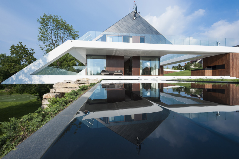 25 Amazing Modern glass house design