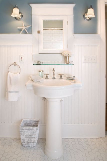 craftsman-bathroom-white