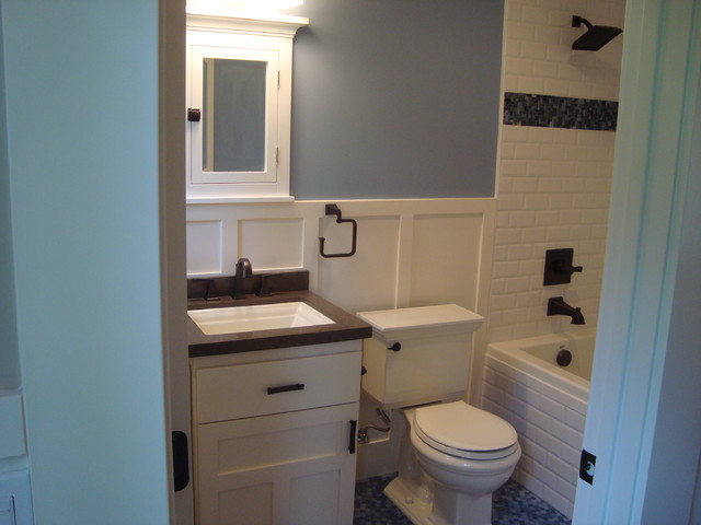 craftsman-bathroom