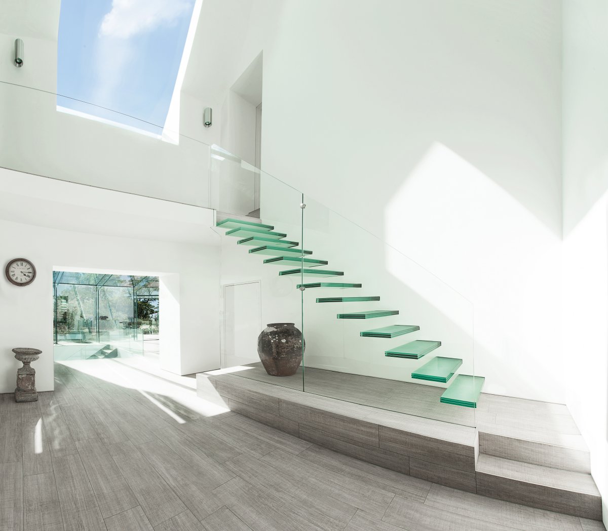 minimalist-glass-staircase-design