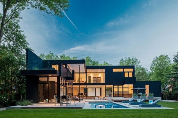 modern-glass-house-in-ontario