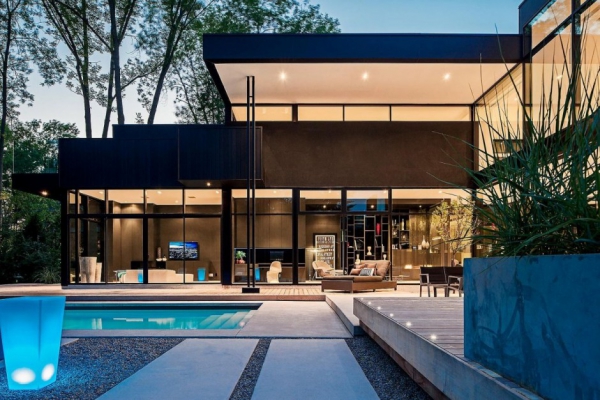 modern-glass-house-in