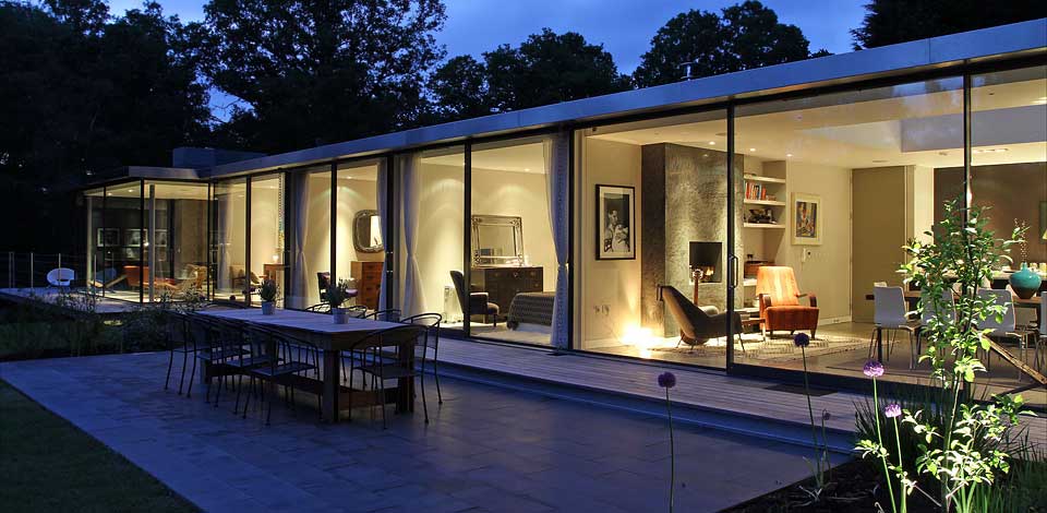 modern-glass-house-nightview