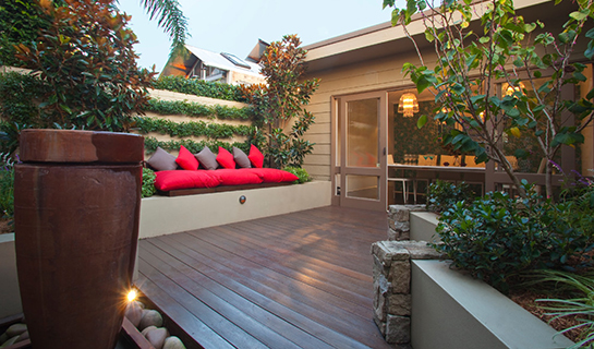 small-outdoor-space-wall-seating