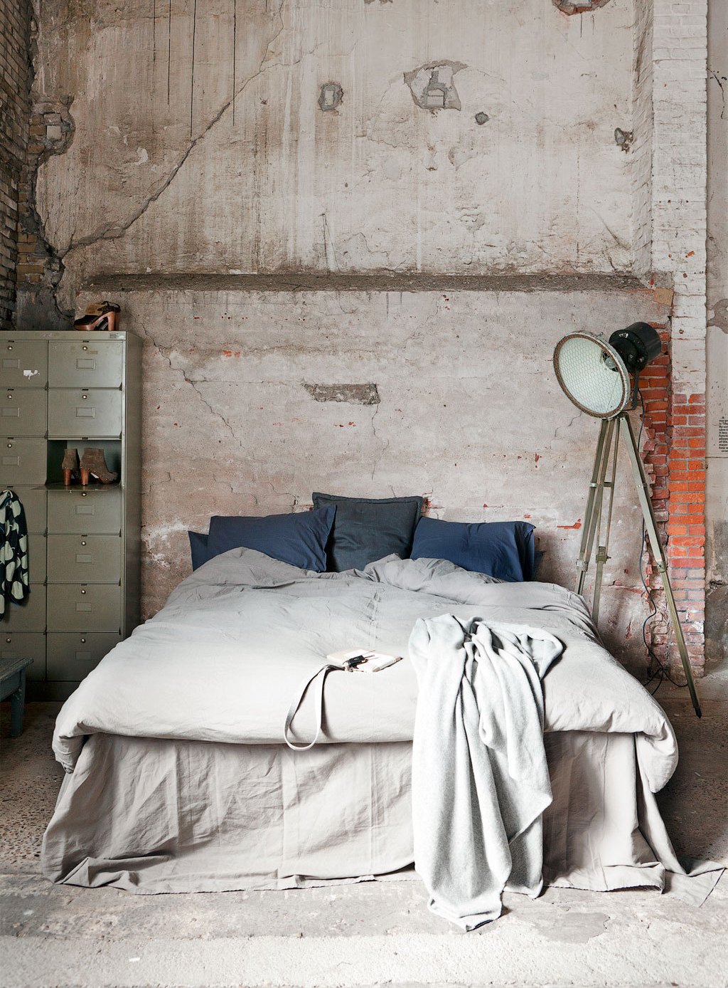 Bold-Indsutrial-Chic-Bedroom