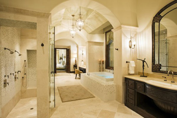 Classic-Mediterranean-Bathroom-Design-with-Lighting-from-Candles-and-Pendant-Lamp