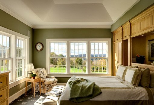 Dark-Green-and-White-Farmhouse-Bedroom-Scheme