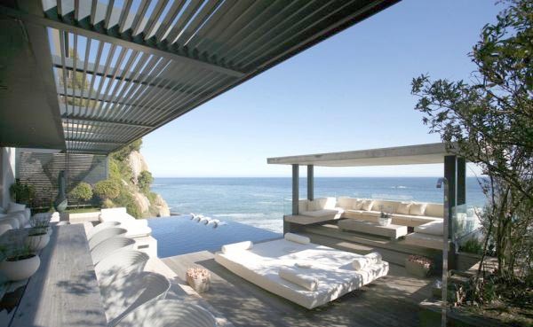 Outdoor-lounge-furniture-design-luxury-apartment-style-verges-California-beach-and-amazing-beach-home-decor-with-beautiful-view
