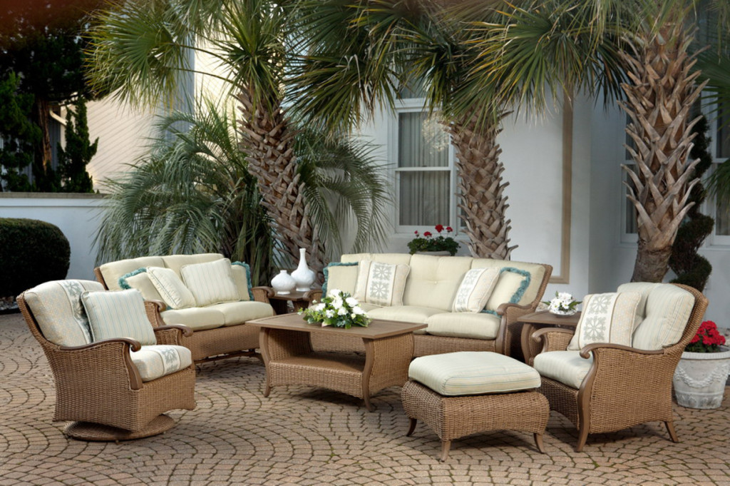 Romantic-Modern-Outdoor-Furniture-Design-Idea-With-Brown-Wicker-Coffee-Table-With-White-Flowers-And-Brown-Wicker-Sofas-With-White-Seat-Cushions-Luxury-Modern-Outdoor-Furniture-Design-Ideas-1220x811