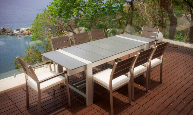 beach-style-outdoor-dining-sets