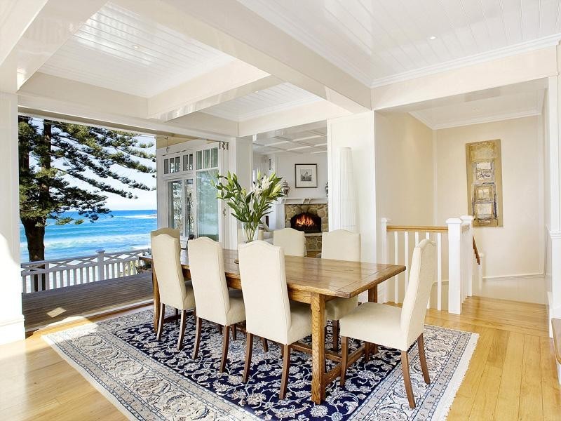 beach style style dining room