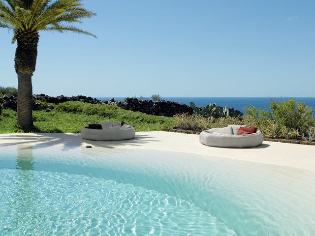 beachstyle-pool-pool-designs-photos-lounge-furniture-outdoor-kerala-kitchen-beach-entry-pools-coastal-floor-cushions