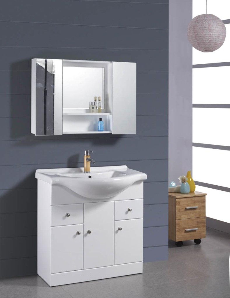 25 White Bathroom Ideas