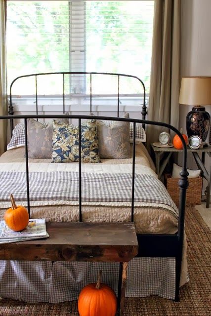 farmhouse-bedroom-design-ideas-that-inspire-2