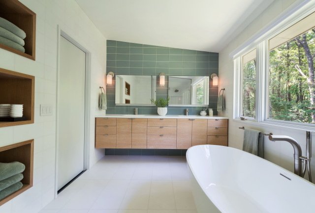 mid-century-modern-bathroom-lighting-640x432