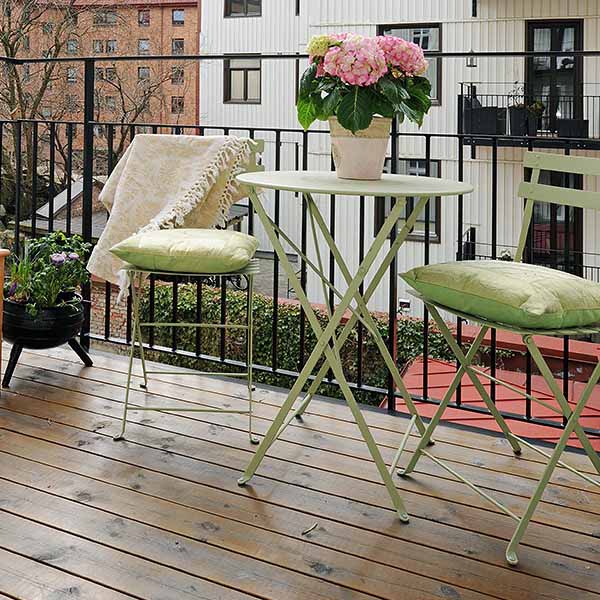 small-balcony-deck-
