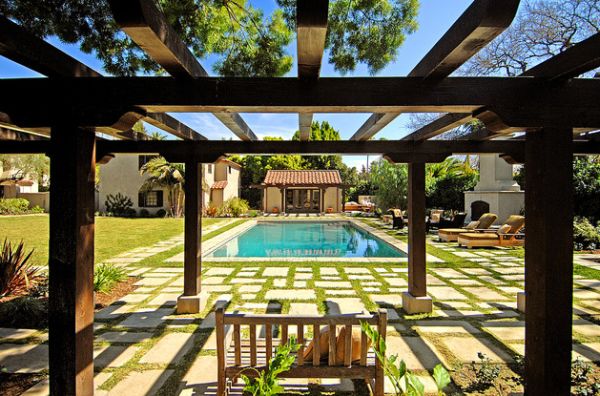 Classy-Mediterranean-estate-witha-beautiful-pergola