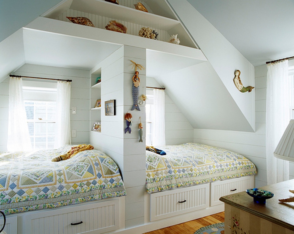 Creative-twins-bedroom-in-the-attic
