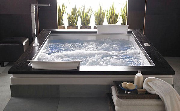 Elegant-whirlpool-tub-with-wooden-border