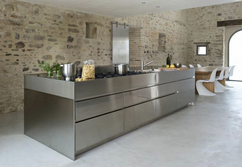Simple-Kitchen-Made-of-Stainless-Steel-