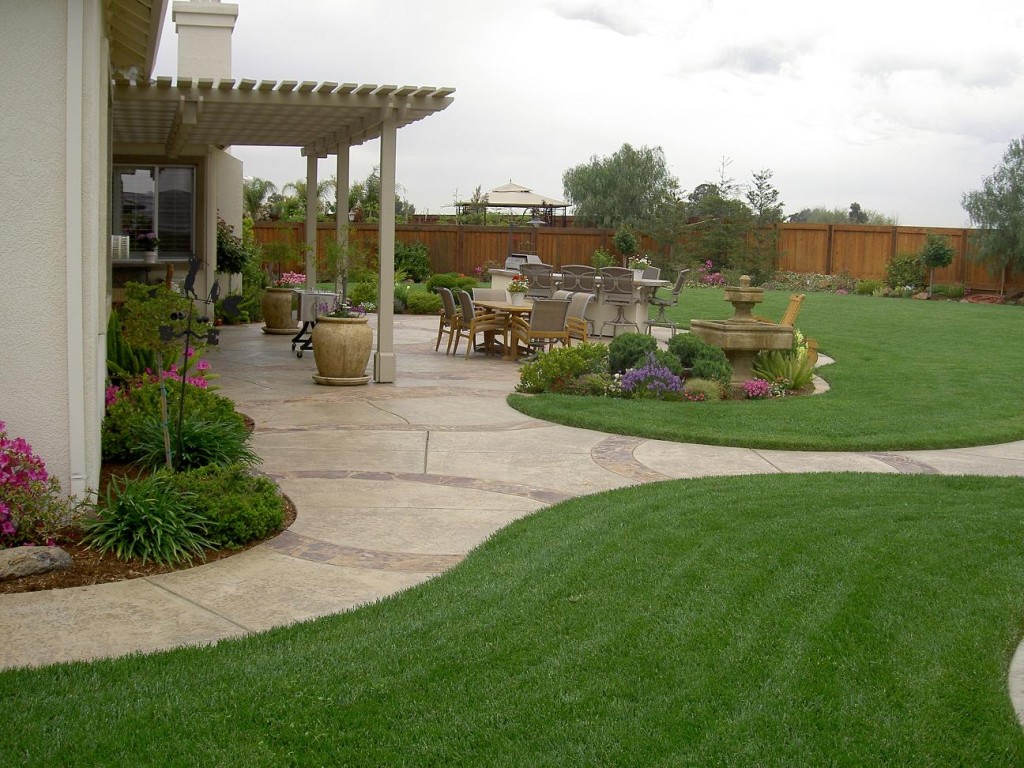 20 Awesome Landscaping Ideas For Your Backyard