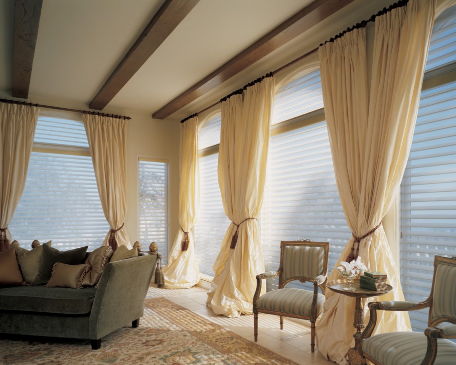 comfortable-living-room-curtains