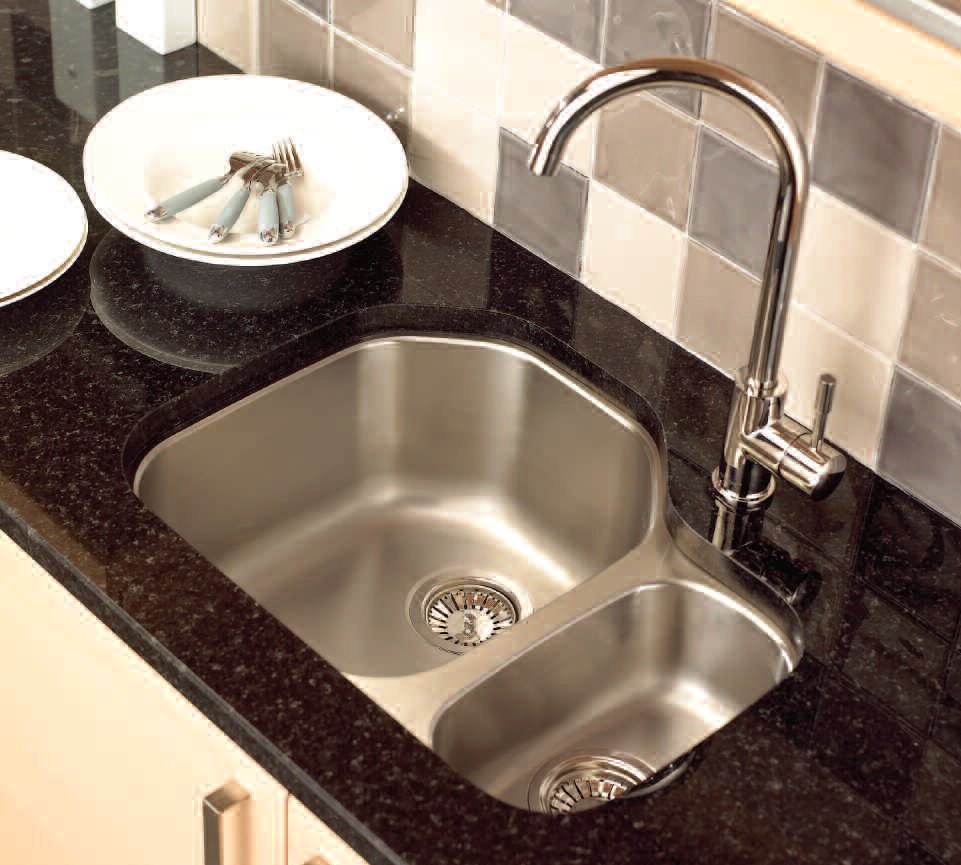 undermount-kitchen-sink-faucets