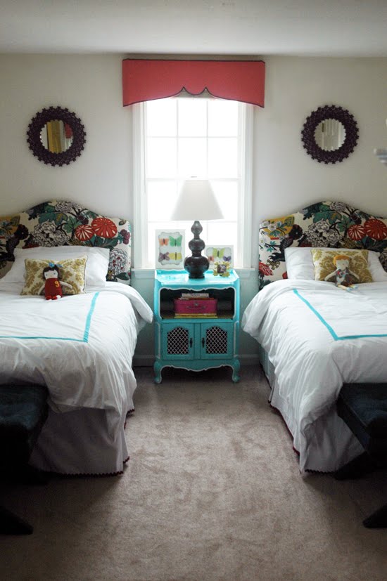 welcoming-guest-bedroom-ideas-with-twin-beds