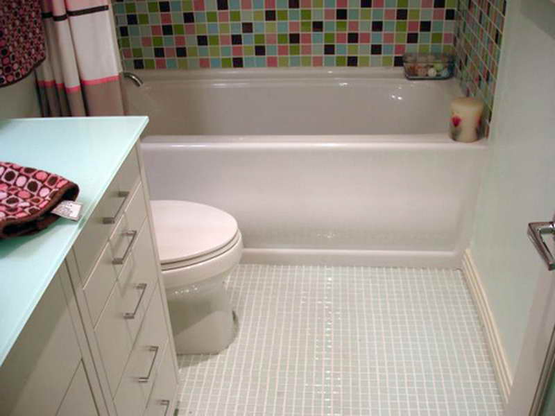 white-tile-bathroom-flooring-design-ideas-floor