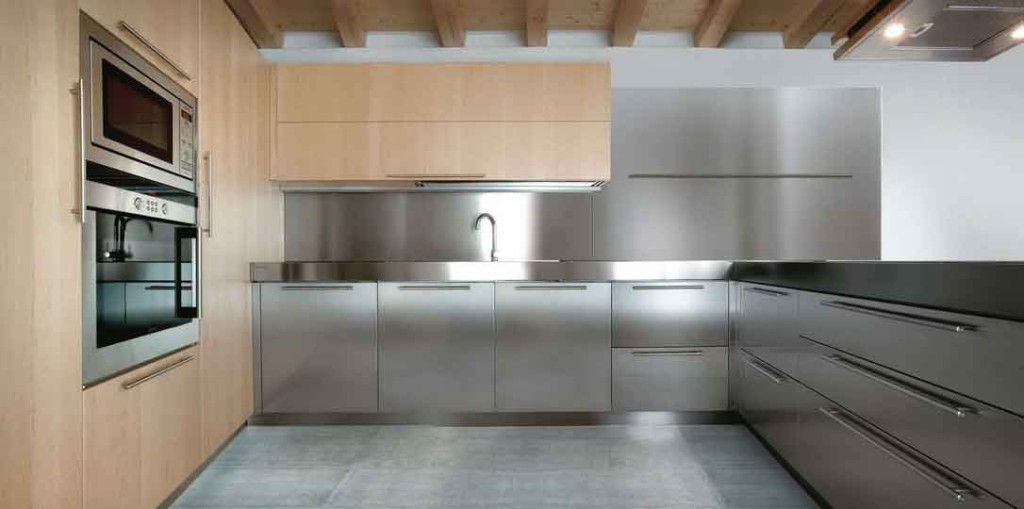 wood-contemporary-stainless-steel-kitchen-decor