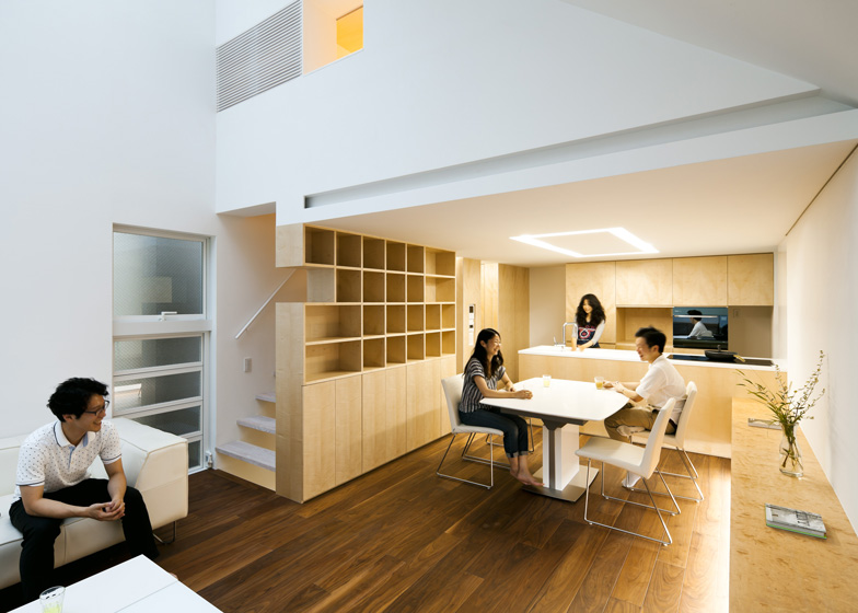 Atelier-Tekuto-Tokyo-Japan-Small-House-with-Skylight-Living-Room-Kitchen-Humble-Homes