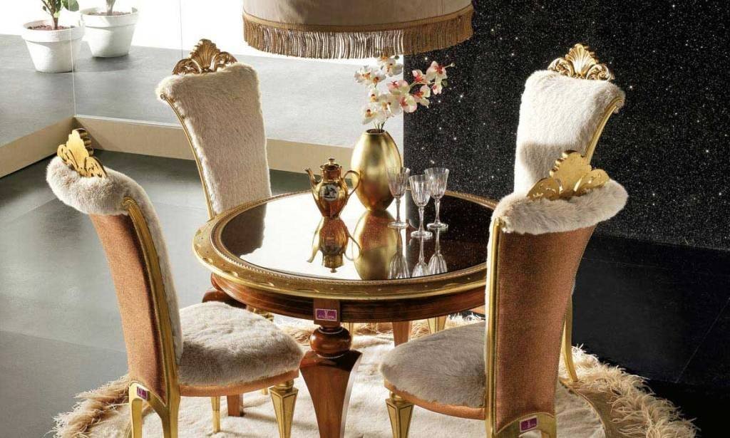 Dining-Table-Set-With-Gold-Fresh-Carpet-Elegant-Luxury-Dining-Room-Set