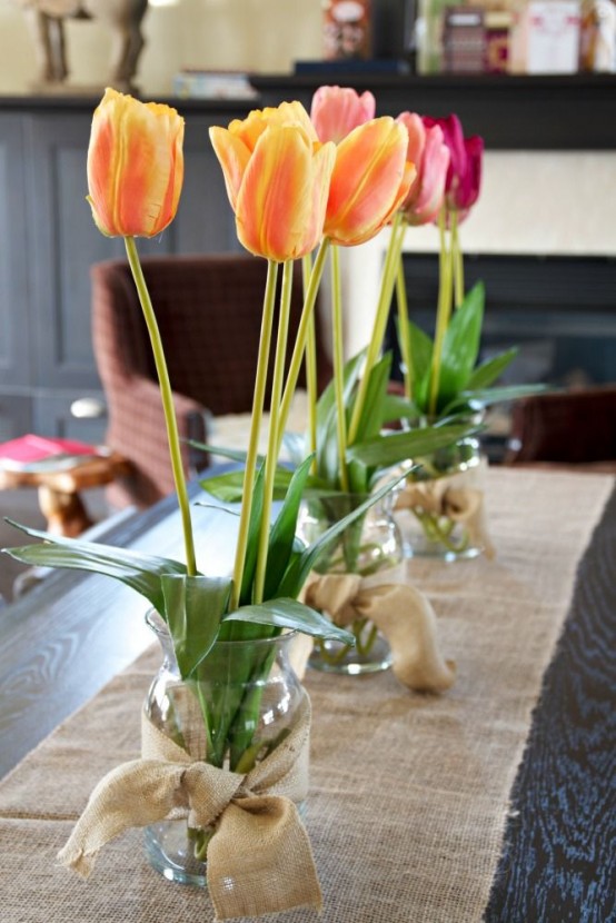 Inspiring-Spring-Kitchen-Decoration-Ideas-With-glass-flower-vase-decor